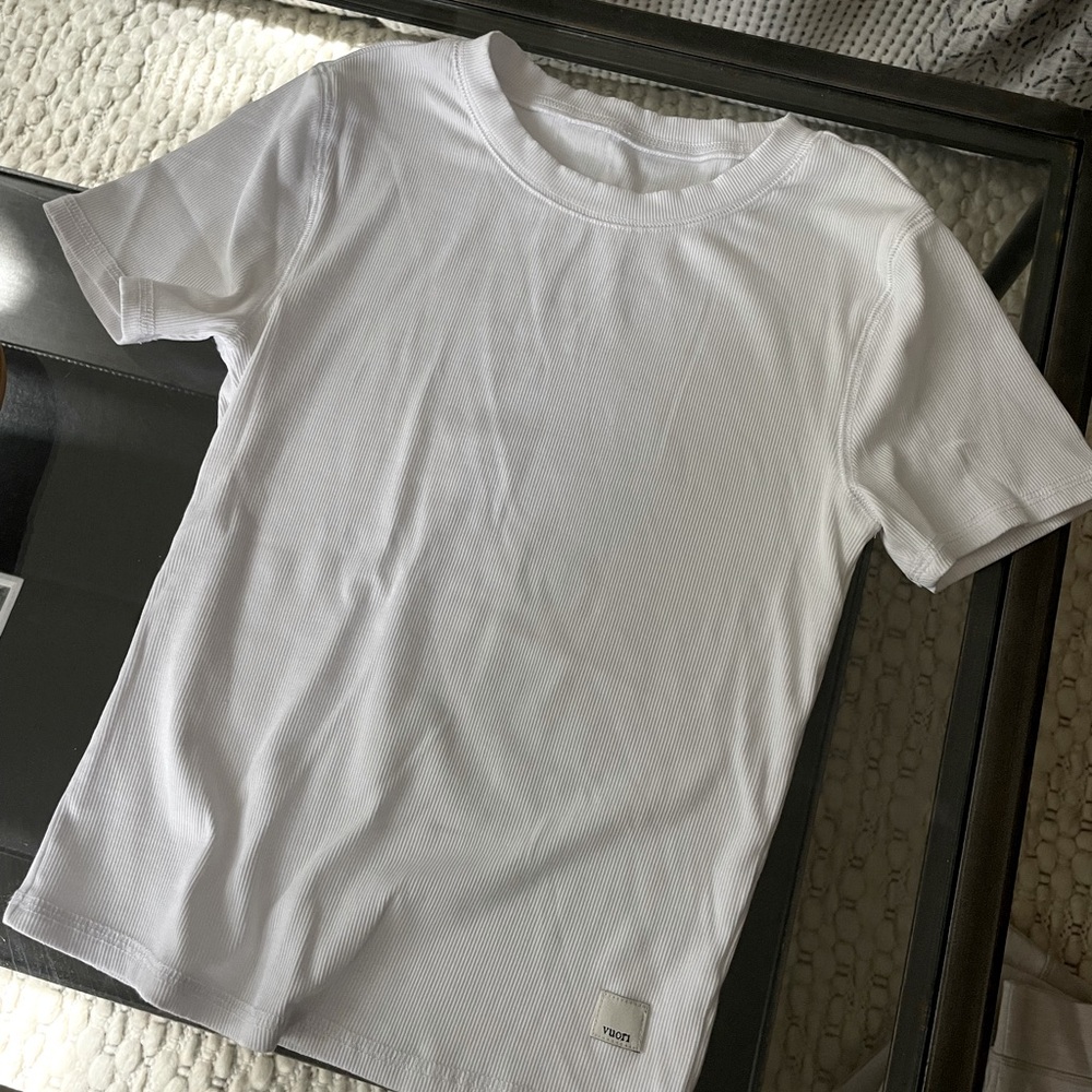 Vuori Pose Fitted Tee